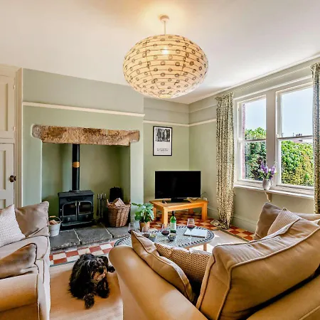 Inglenook - Fylingthorpe *