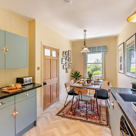 Inglenook - Fylingthorpe * 로빈후즈베이